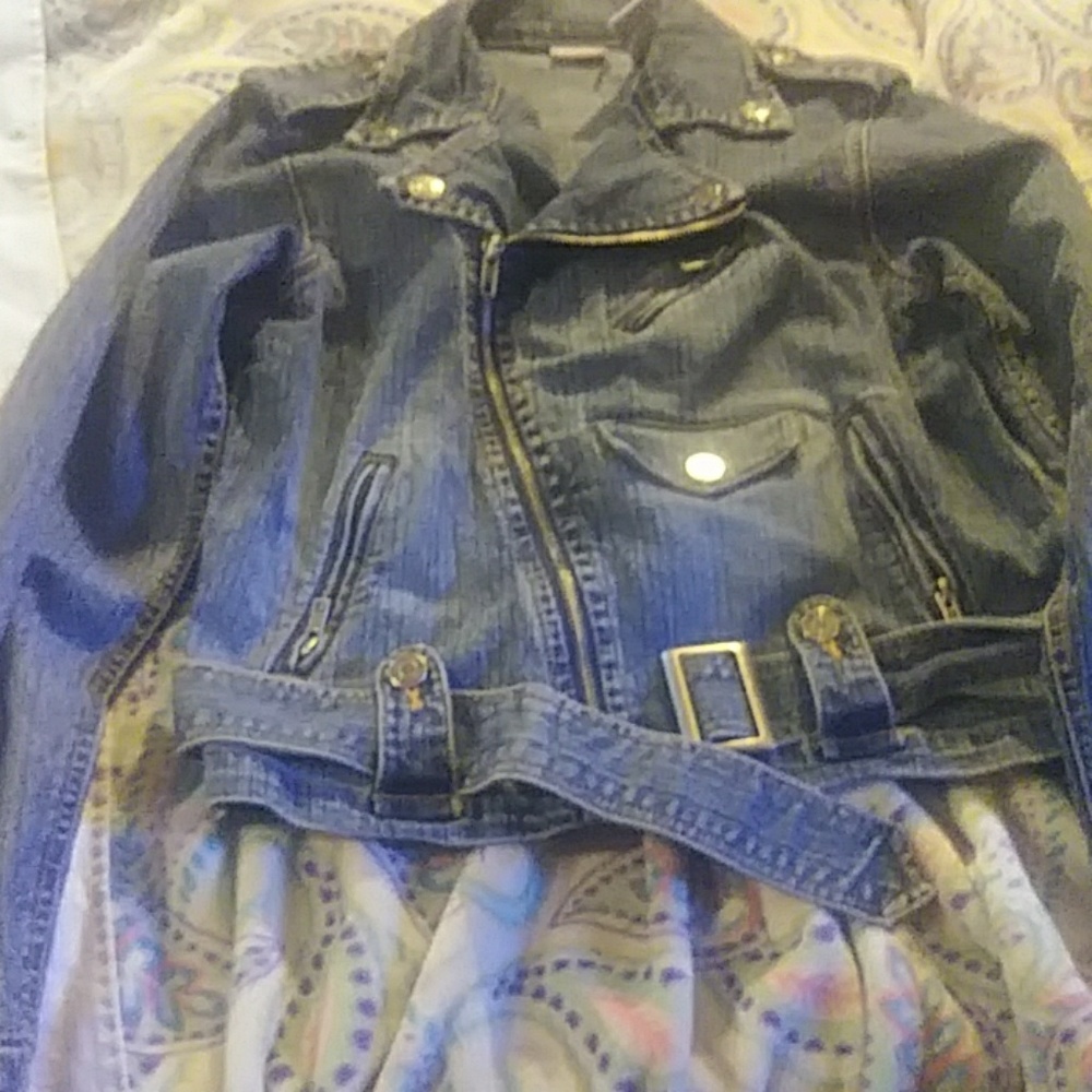 No bounderies jean jacket really cool